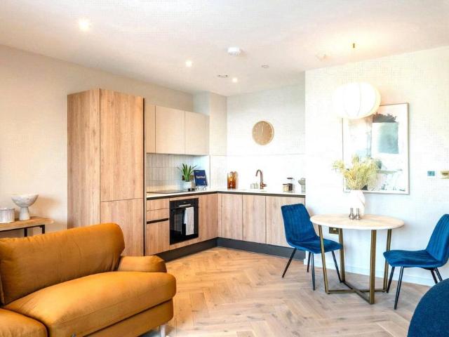 Flat for sale in Kentish Town, Greater London