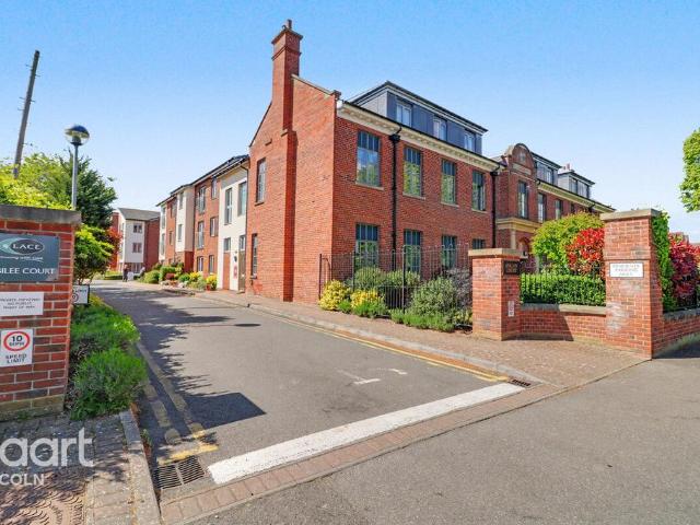 Flat for sale in Ermine, Brayford