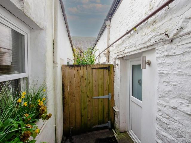 Flat for sale in Lostwithiel, Cornwall