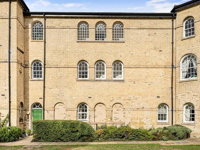Flat for sale in Pleasant Valley, Uttlesford