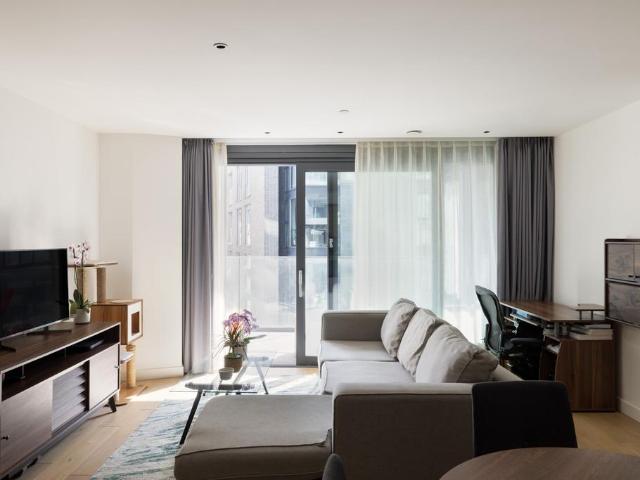 Flat for sale in Hoxton, Greater London