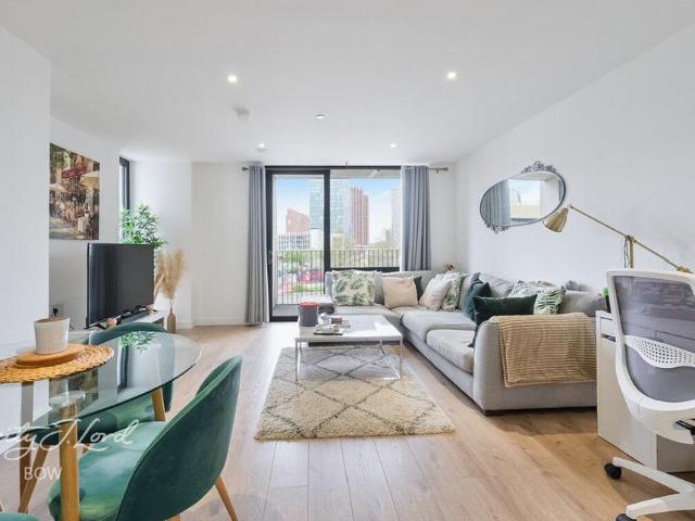 Flat for sale in Stratford Marsh, Greater London