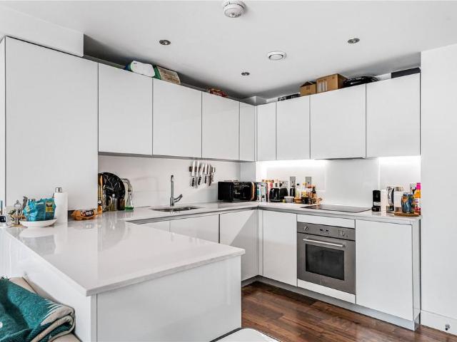 Flat for sale in Peckham, Greater London