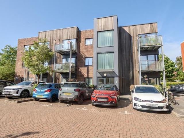 Flat for sale in The Slade, Oxfordshire
