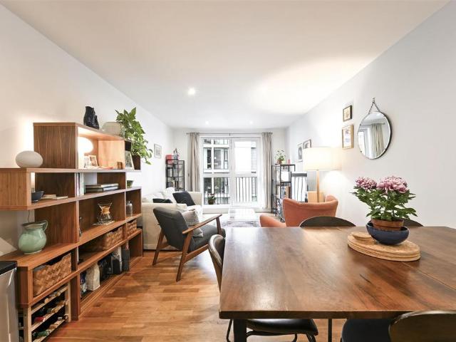 Flat for sale in Aldgate, Lyons