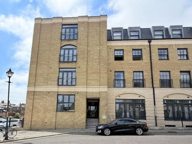 Flat for sale in East Cliff, Acol