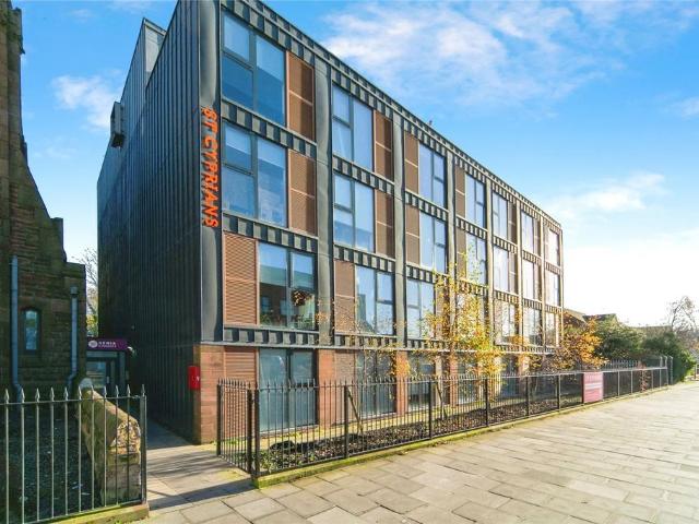 Flat for sale in Kensington, Calderstones