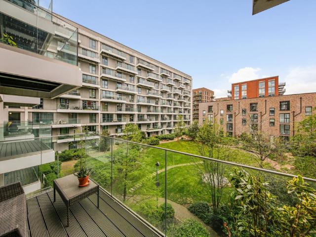 Flat for sale in Silvertown, Greater London