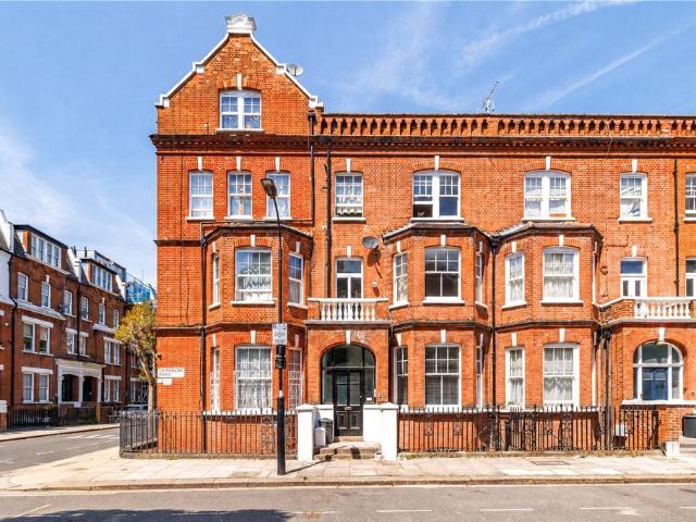Flat for sale in West Kensington, Greater London