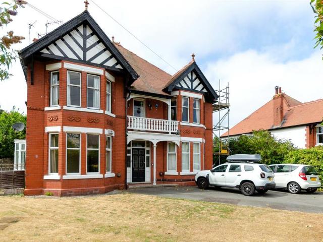 Flat for sale in Colwyn Bay, Wales