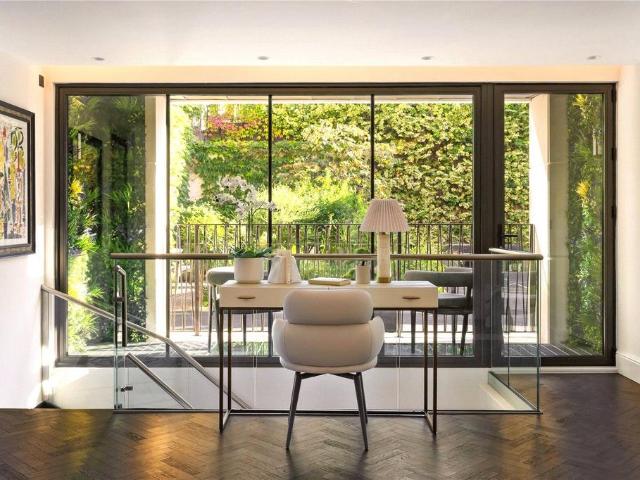 Flat for sale in East Marylebone, Mayfair