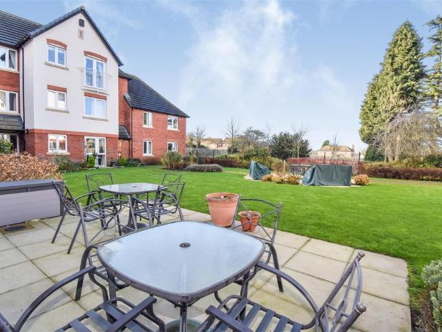 Flat for sale in Oadby, Oadby and Wigston