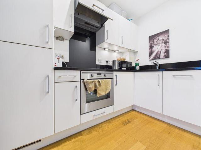 Flat for sale in Brompton, Gillingham