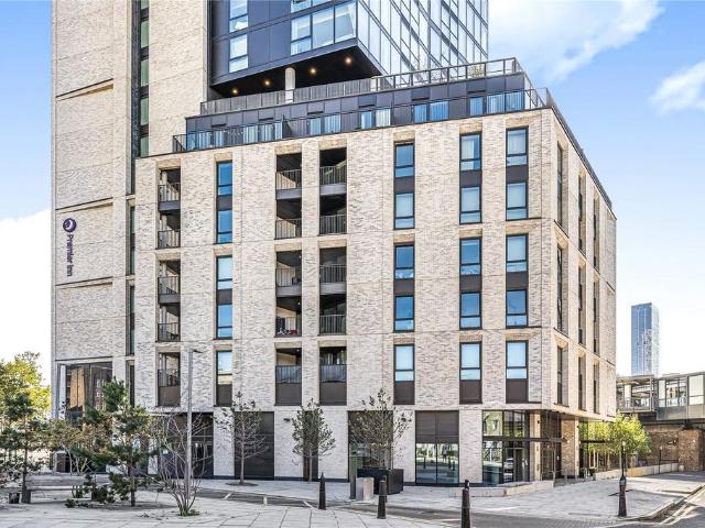 Flat for sale in Limehouse, Greater London
