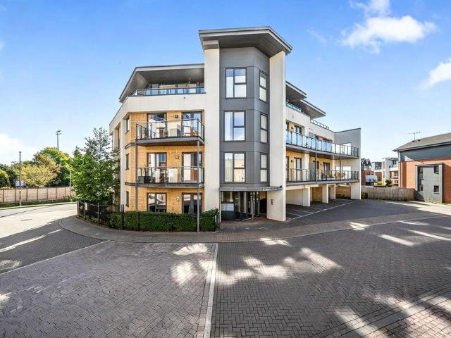 Flat for sale in Mayford, Woking