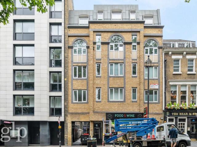 Flat for sale in Mayfair, Greater London