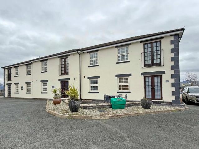 Flat for sale in Porthmadog