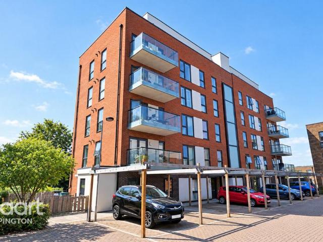 Flat for sale in St Mary Cray, Greater London