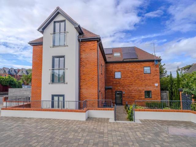 Flat for sale in Shortlands, Greater London