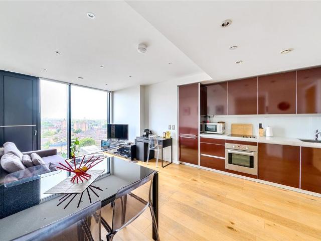 Flat for sale in Draper Estate, Greater London