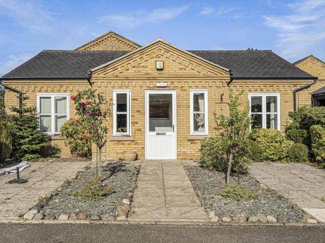Flat for sale in Aldershot, Hampshire