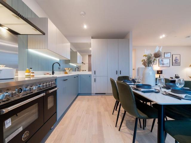 Flat for sale in London Borough of Hounslow, Greater London