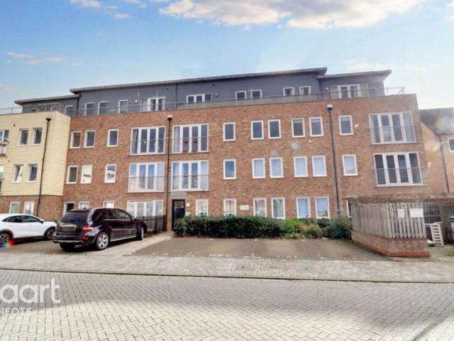 Flat for sale in Huntingdon, Cambridgeshire