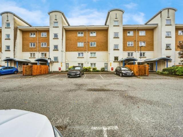 Flat for sale in Northumberland Heath, Greater London
