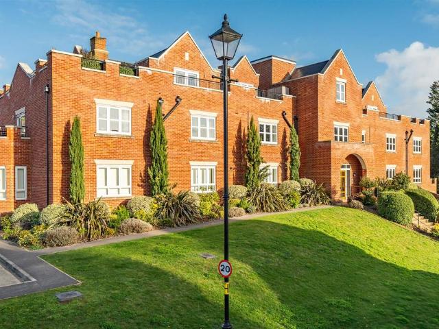 Flat for sale in Welwyn, Fretherne