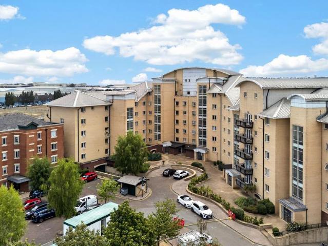 Flat for sale in Cardiff Bay, Falcon Lodge