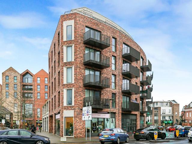 Flat for sale in Row Town, Surrey