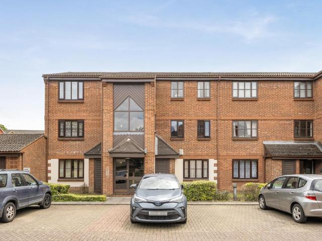 Flat for sale in London Borough of Merton, Mitcham