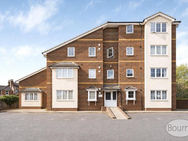 Flat for sale in North Town, Aldershot