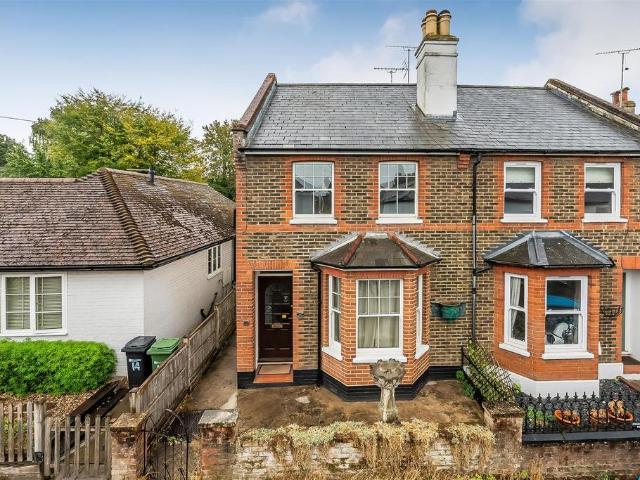 Flat for sale in Pachesham Park, Surrey