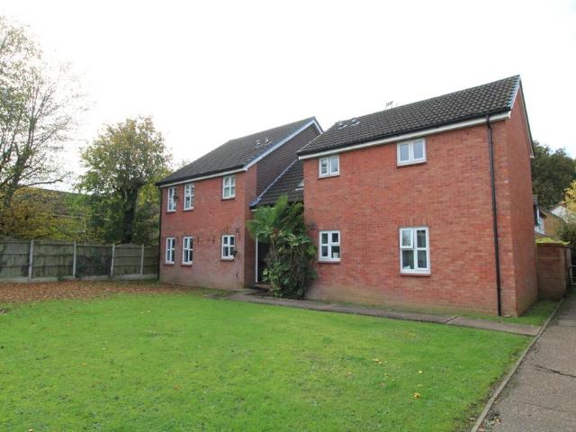 Flat for sale in Hutton Mount, Brentwood