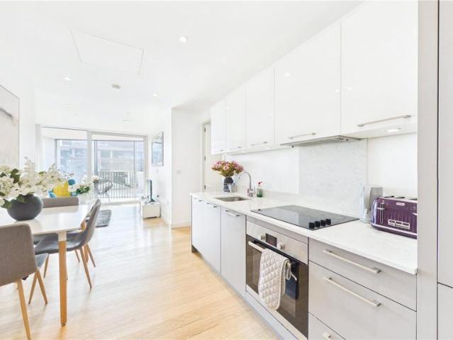 Flat for sale in Elephant and Castle, Greater London