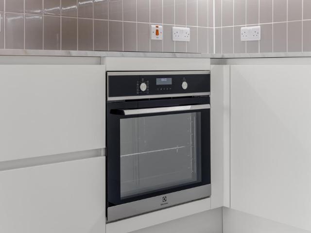 Flat for sale in London Borough of Ealing, Cat Hill