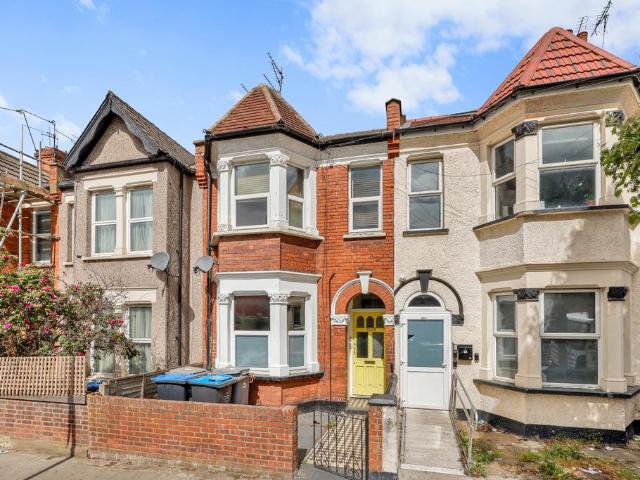 Flat for sale in Dollis Hill, Greater London
