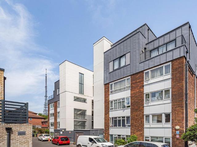 Flat for sale in London Borough of Croydon, South Norwood