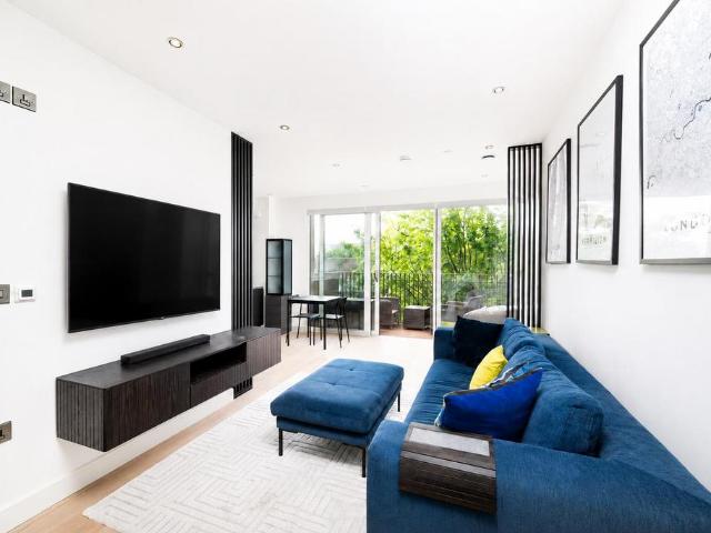 Flat for sale in Maida Hill, Greater London