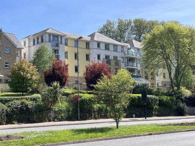 Flat for sale in Trelander, Penweathers