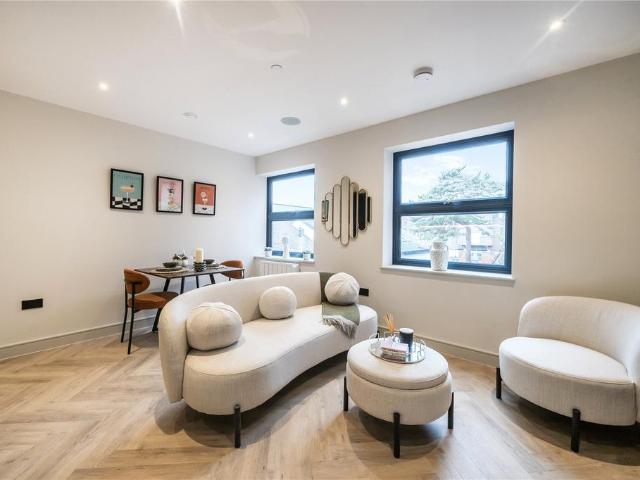 Flat for sale in Buckler's Park, Crowthorne