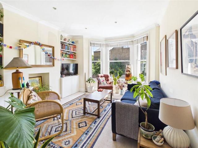Flat for sale in Herne Hill, Greater London