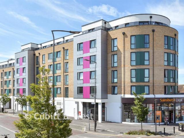 Flat for sale in Hackbridge, Greater London