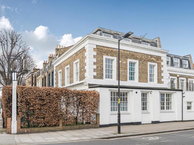 Flat for sale in Peckham, Greater London