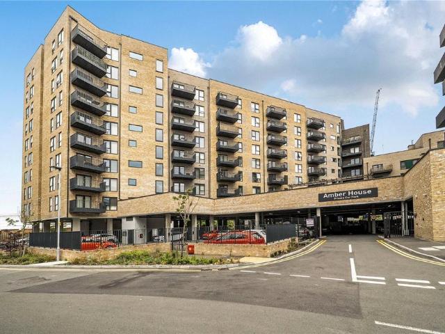 Flat for sale in Easthampstead, Bracknell