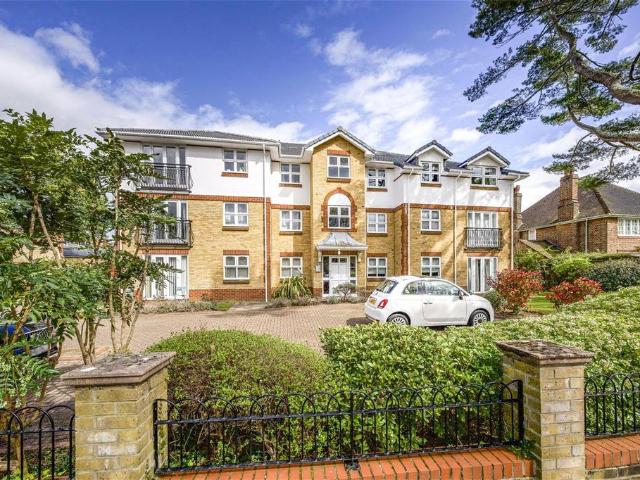 Flat for sale in Hampton Wick, Greater London