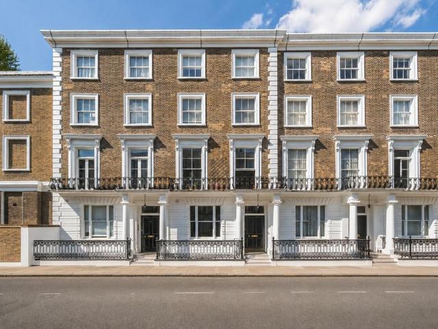 Flat for sale in Bayswater, Greater London