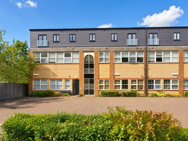 Flat for sale in St Albans, Five Acres