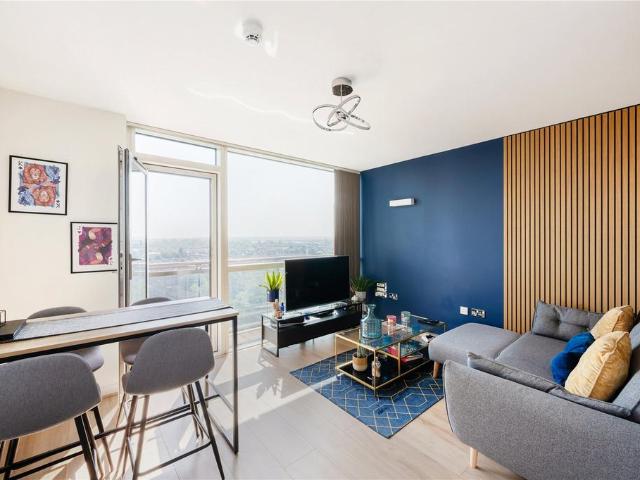Flat for sale in Wandsworth, Greater London